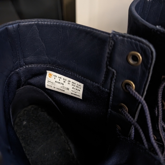 Size 8 Navy Timberland Heeled Boots - Picture 5 of 5